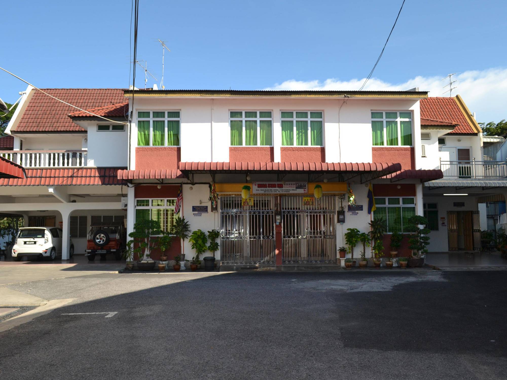 Megastar Inn Vacation Stay Kangar Buitenkant foto